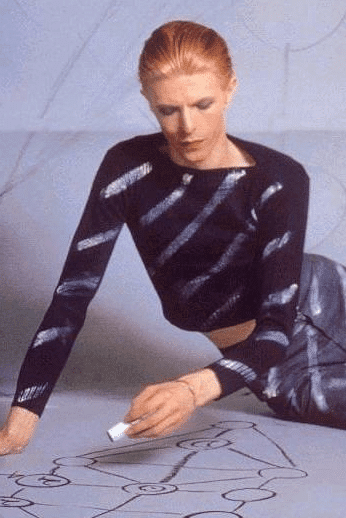 Bowie drawing the Kabbalistic tree of life.