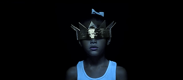 The two children merge into "innocent Rihanna", blinded by the crown she is tool small to properly wear.