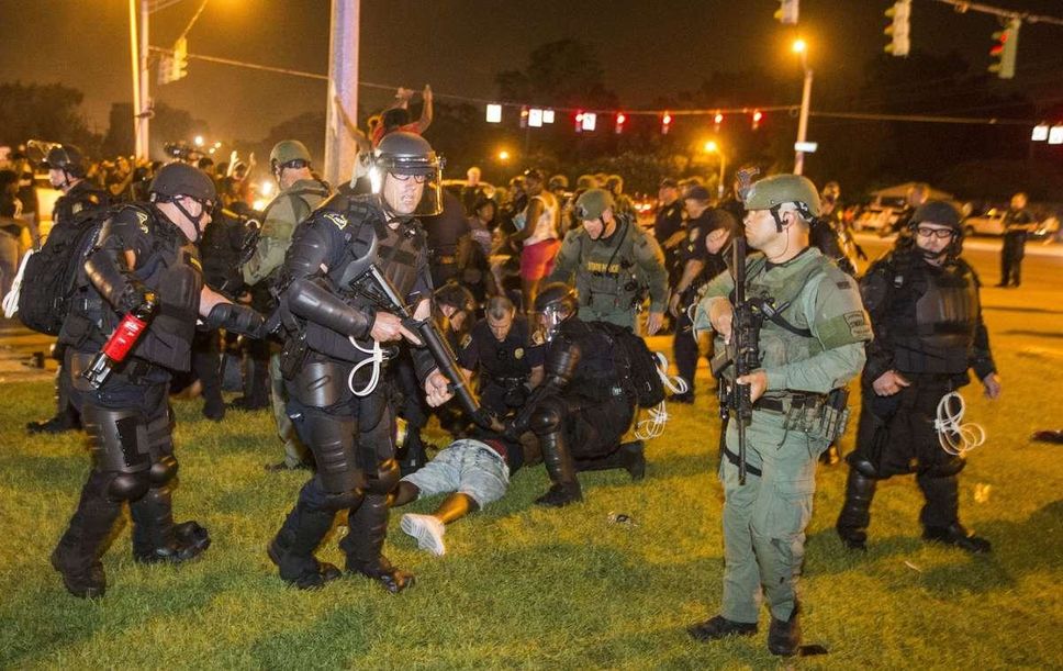 Baton Rouge police rush a crowd of protesters and start making arrests on Saturday evening in Baton Rouge, La