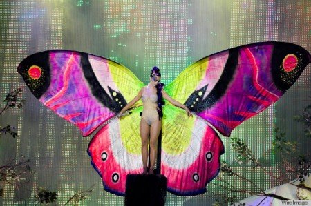 o KATY PERRY 570 e1340413408326 Katy Perry's "Wide Awake" : A Video About Monarch Mind Control