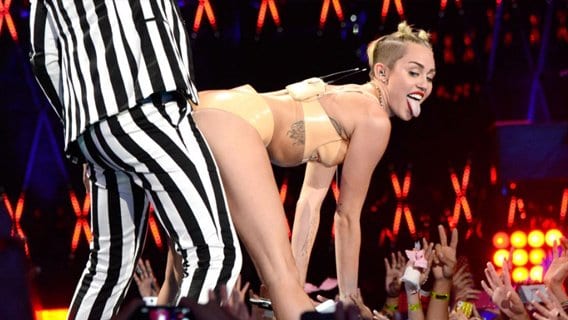 leadvma2013 1 MTV VMAs 2013: It Was About Miley Cyrus Taking the Fall