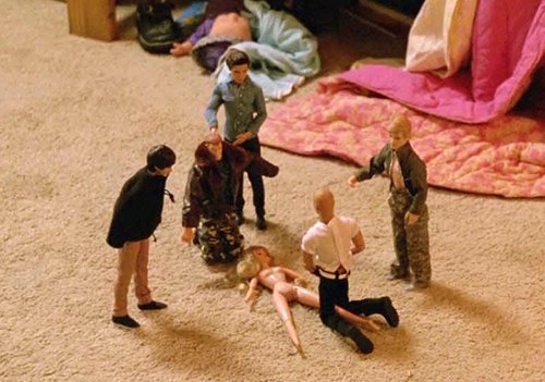 Martin Hart's daughter placed five male dolls around a female naked doll. 