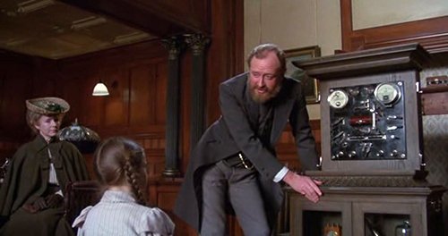 Dr. Worley tells Dorothy that his machine has eyes and a mouth. This foretells the fact that this machine will become an actual character in the twisted world Oz - the world Dorothy will be taken to while dissociating.