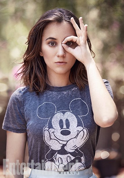 Zelda Williams, the daughter of Robbin Williams gave an interview to Entertainment Weekly about her movie "Dead of Summer" (where she plays a trangender character") and her father. This is the picture they used for the article. I guess the industry took charge of her.