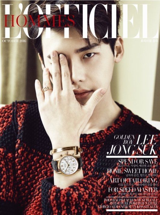 The October cover of LOfficiel features actor Lee Jong Suk hiding one eye. But wait, maybe it is a coincidence. Maybe he had something in his eye and they took the picture and decided to put it right on the cover of the magazine.