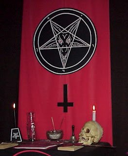 ritual gereja setan Lil Uzi Vert's "XO Tour Llif3" is Straight Up Satanic