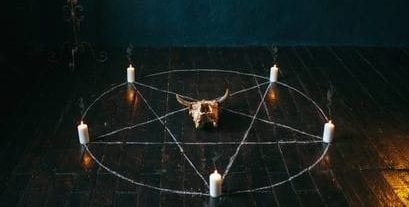 99294635-pentagram-circle-with-candles-on-wooden-floor