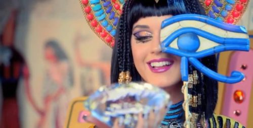 Katyperry e1559862308940 The One-Eye Sign: Its Origins and Occult Meaning
