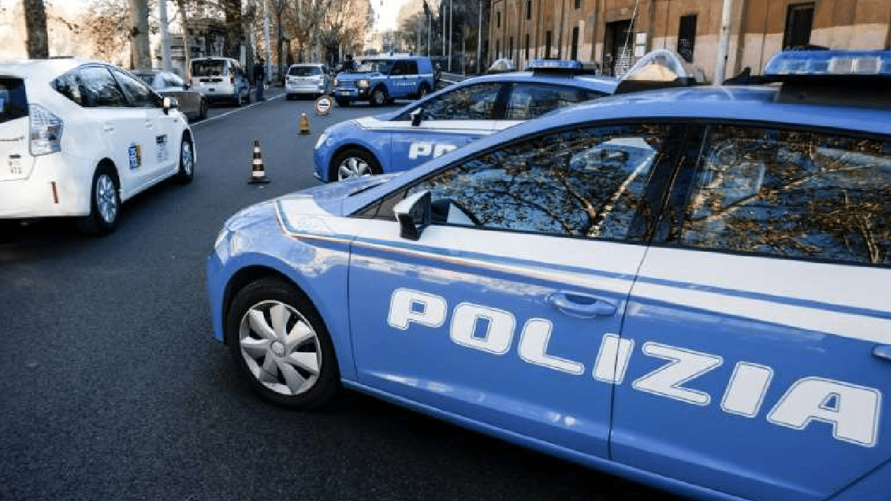 La policía italiana ataca la red de élite que "lava el cerebro y vende a los niños"